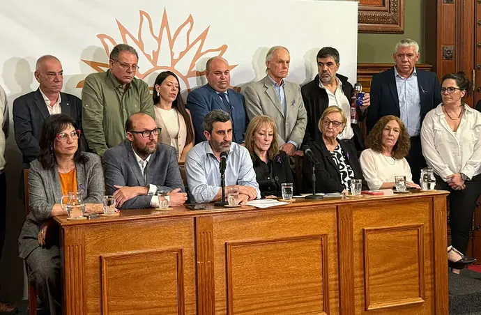 senadores-frente-amplio-presupuesto